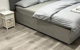 Gatwick Guest House - Short & Long Stay, Airport Parking, Airport Shuttle, Early & Late Check In - 49, Rh11 8Qx